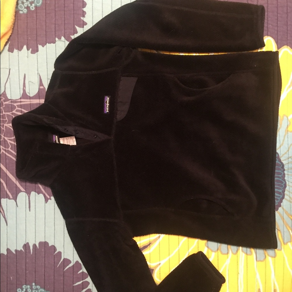 Black Patagonia pullover